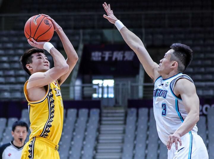 杰伦-布朗23投14中得到30分9板2帽拼到6犯离场今日NBA季中锦标赛，凯尔特人112-122不敌步行者。